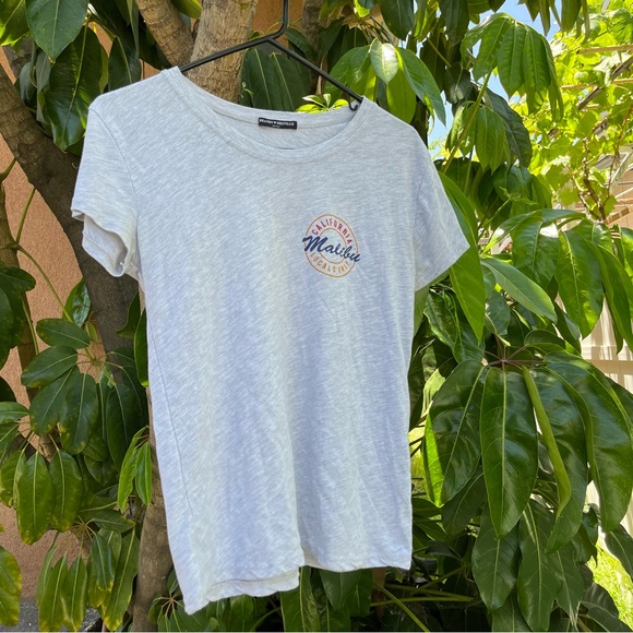 Brandy Melville grey tee that reads “ Malibu California locals only” ! - Picture 2 of 5